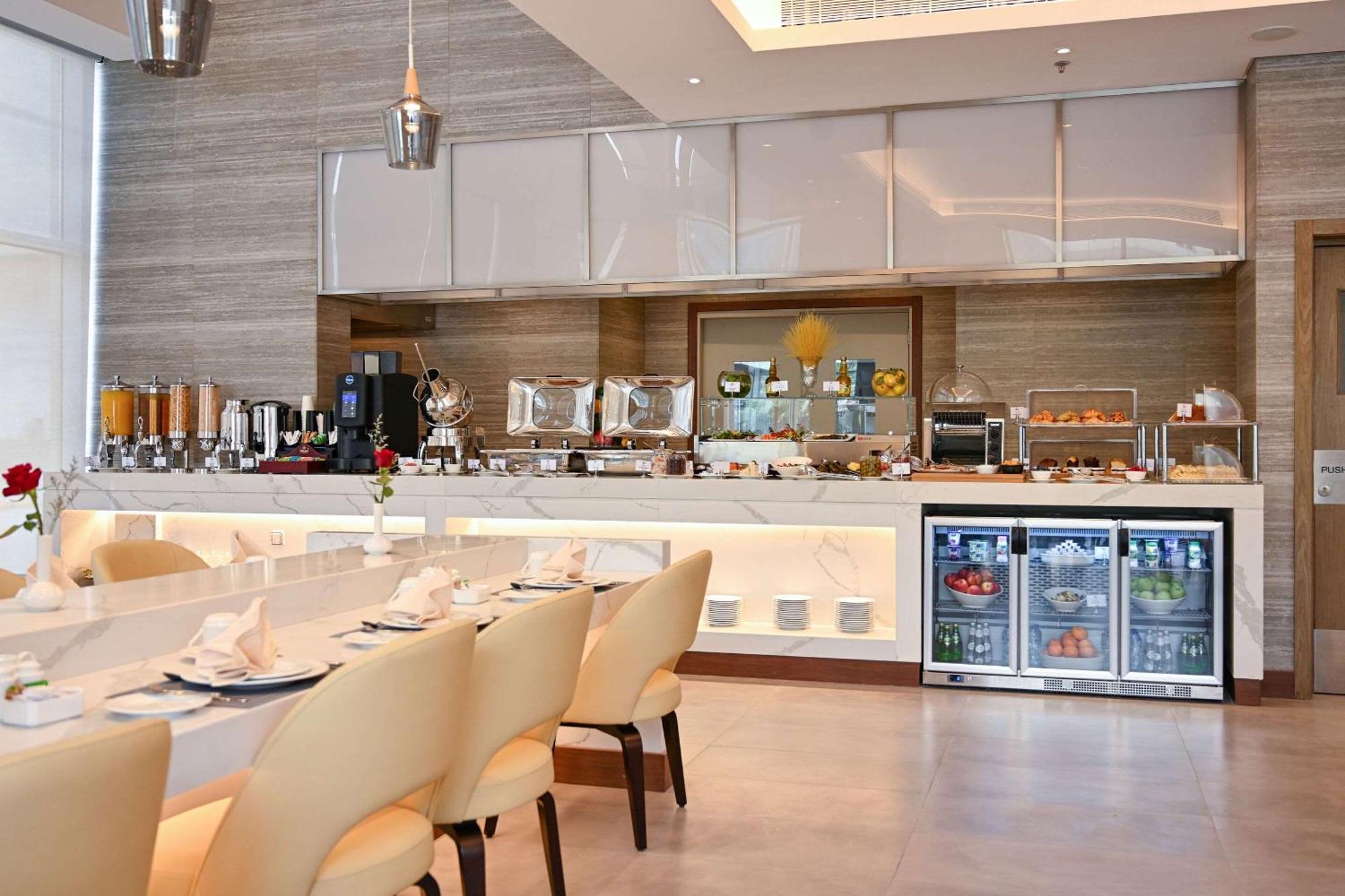 Comfort Hotel Riyadh Olaya Екстериор снимка