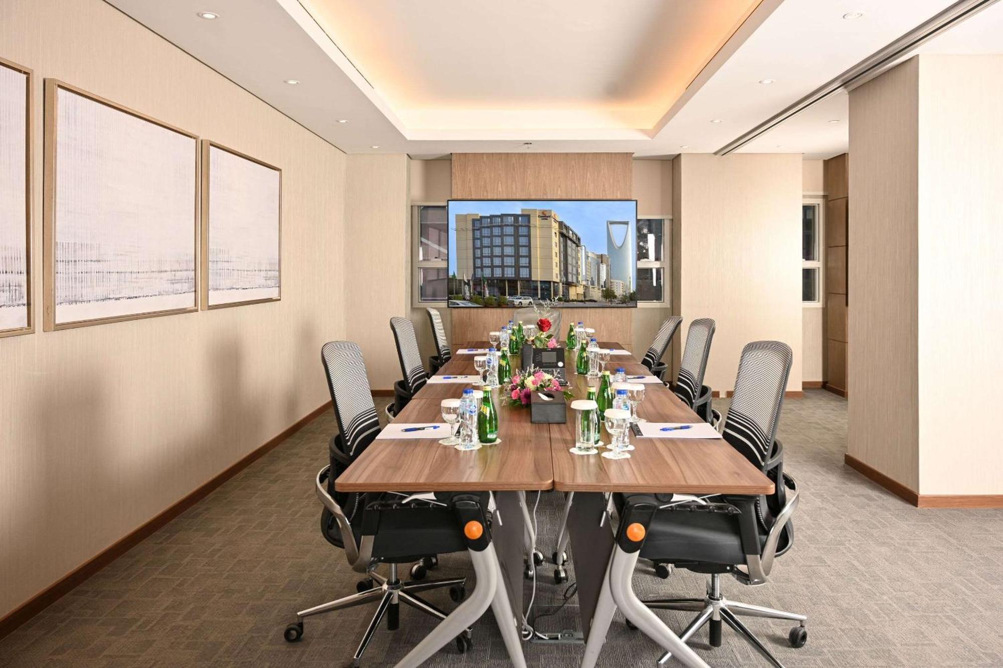 Comfort Hotel Riyadh Olaya Екстериор снимка